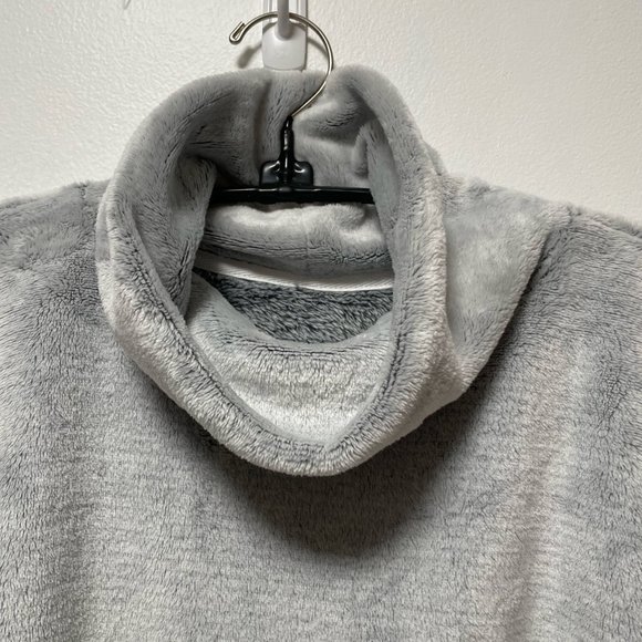 Cuddle Soft Plush Poncho – Silver Grey NWOT - Picture 3 of 7